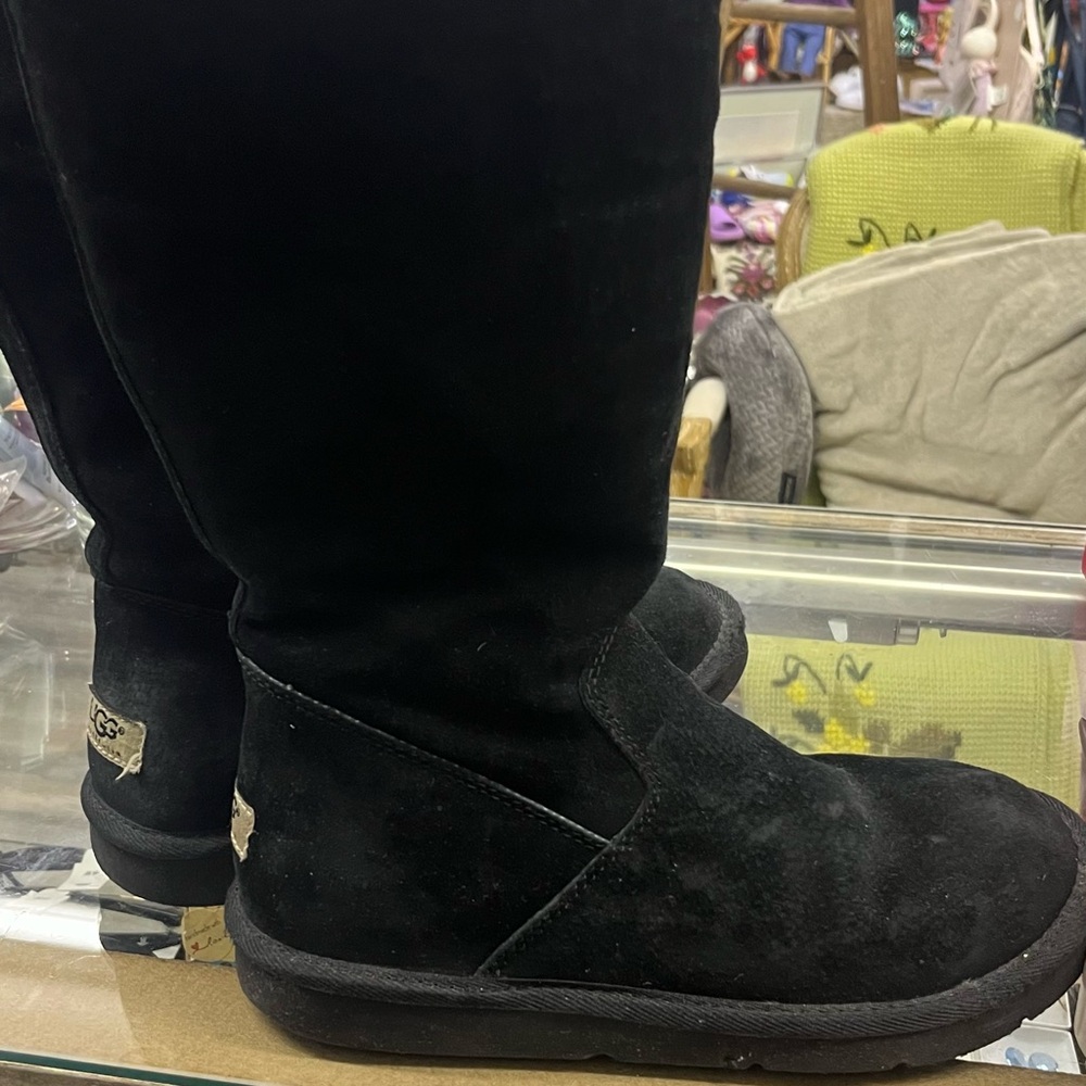 UGG - Picture 3 of 11